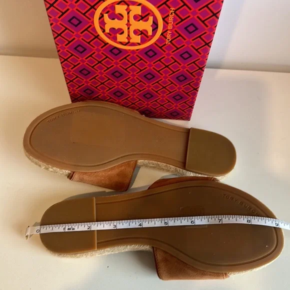 Authentic Tory Burch
Open-toe Espadrille
Sandal Women - Picture 7 of 9